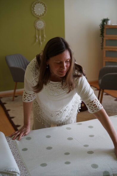 Angelika Kunjan in ihrer Praxis