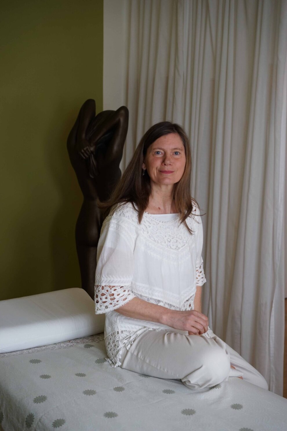 Angelika Kunjan in ihrer Praxis