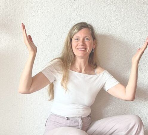 Angelika Kunjan eröffnet dir Möglichkeiten Angelika Kunjan sitzt