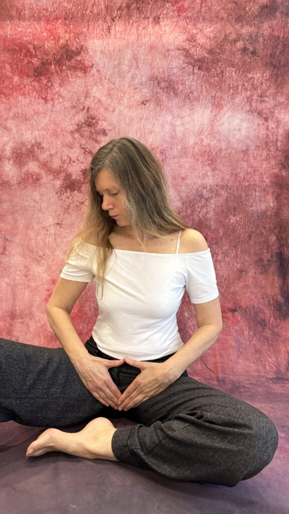 Schoßraumreinigung und Übungen zur Weiblichen Gesundheit.