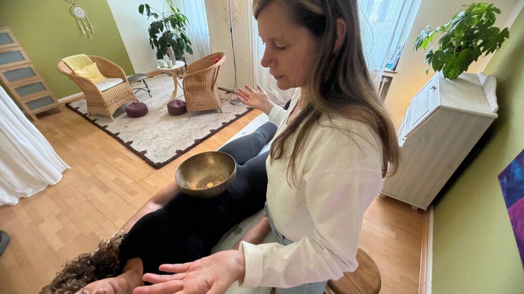 Angelika Kunjan, Heilpraktiker, Bielefeld, Weiblichkeit, Paar- und Sexualtherapie, 1:1, Seminare, Körperarbeit, Shiatsu, Osteopathie, Beckenboden, erfüllte Sexualität