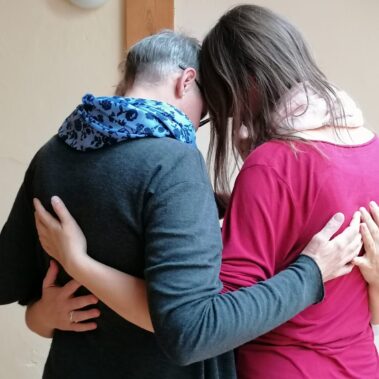 Frauenseminar zur Stärkung der Weiblichkeit. Gemeinsam lernen wir und unterstützen uns.